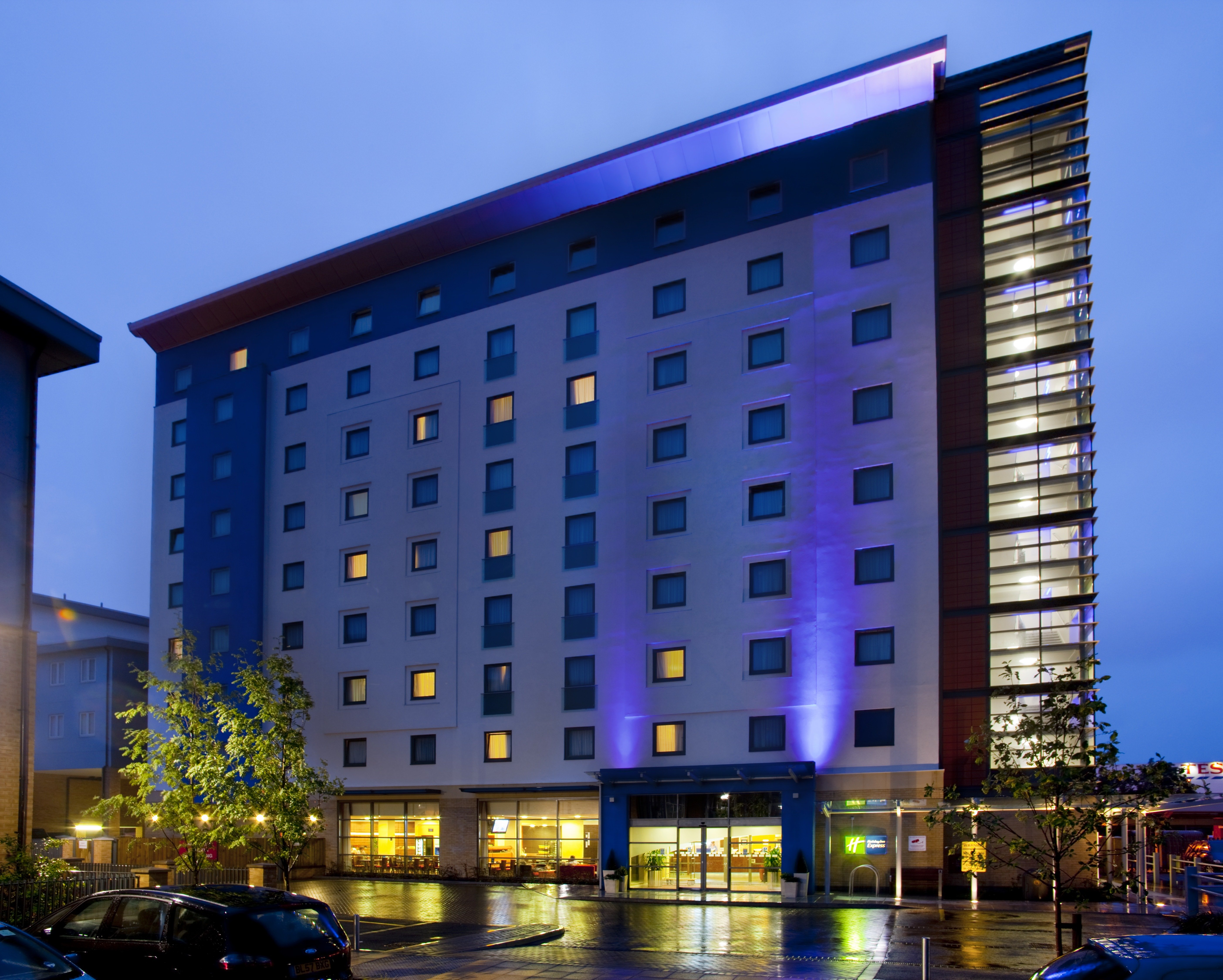 Holiday Inn Express Slough 2/16