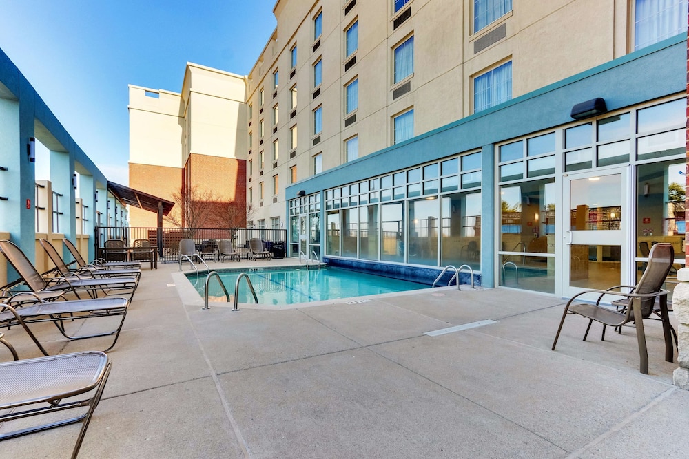 Drury Inn and Suites Sikeston 47/50