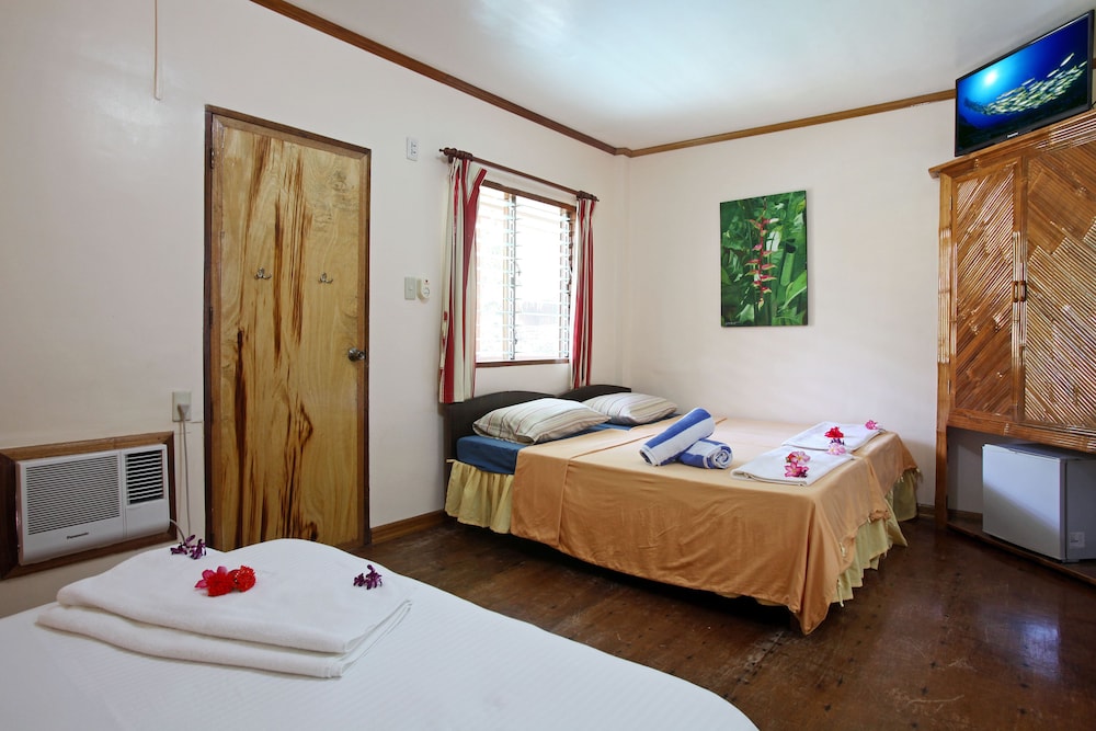 El Galleon Beach Resort Asia Divers 28/68
