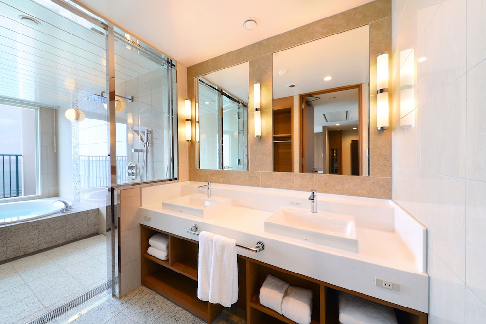 Vessel Hotel Campana Okinawa 5/69