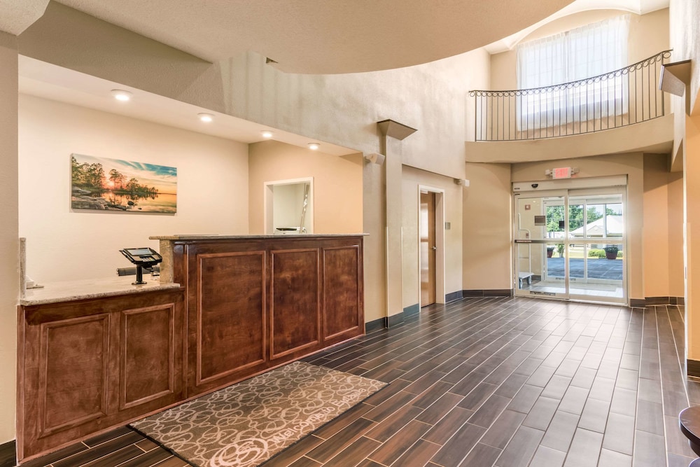 Comfort Suites Eufaula North 9/51