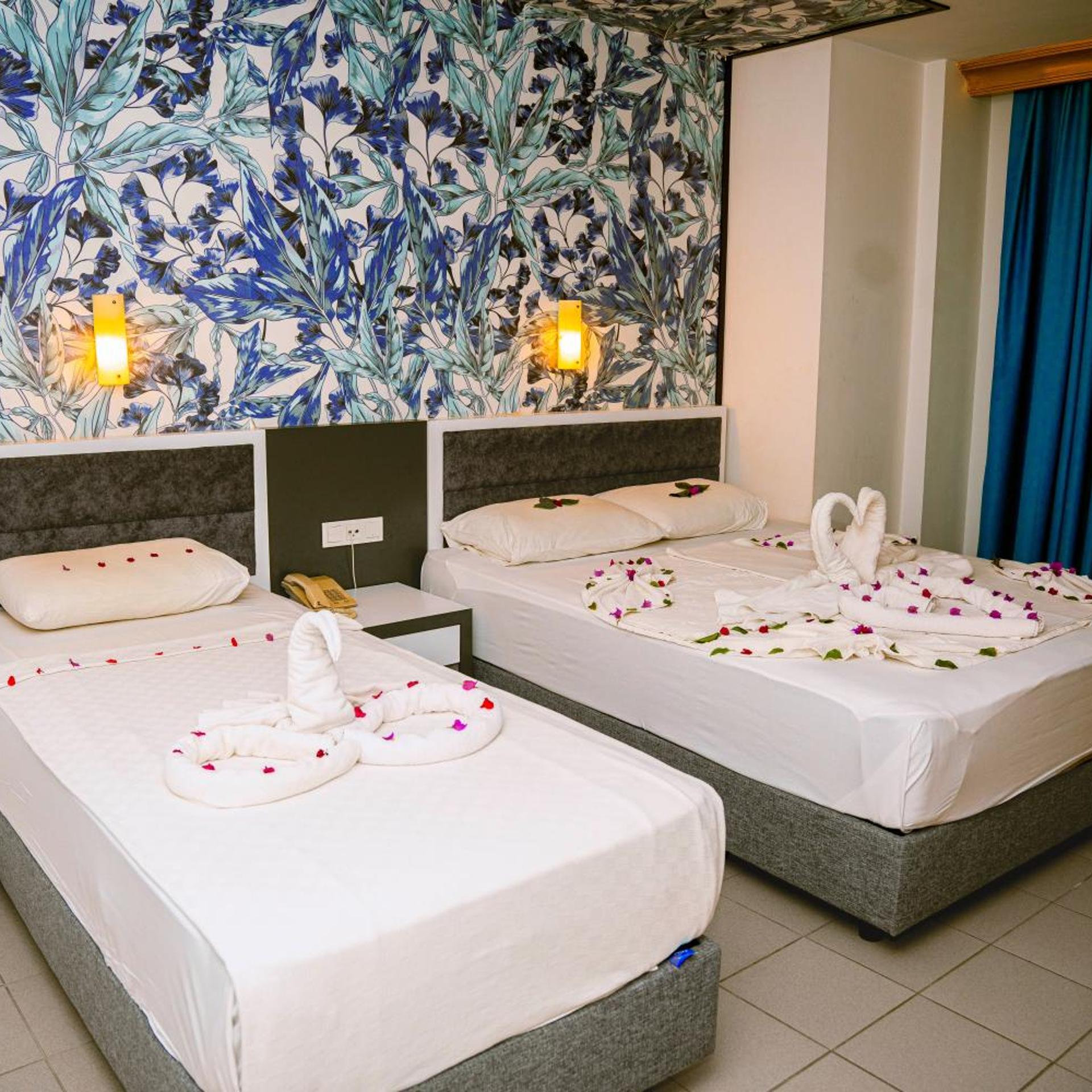 غرفة بسرير مزدوج بإطلالة على المسبح، Azak Beach Hotel 2/7