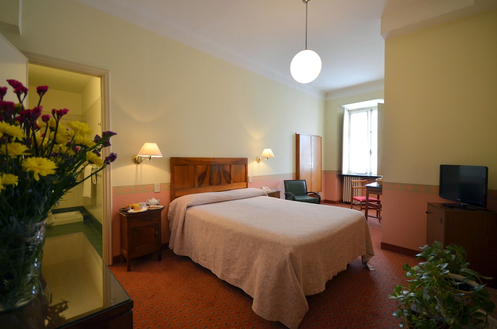 Hotel Roma E Rocca Cavour 38/82