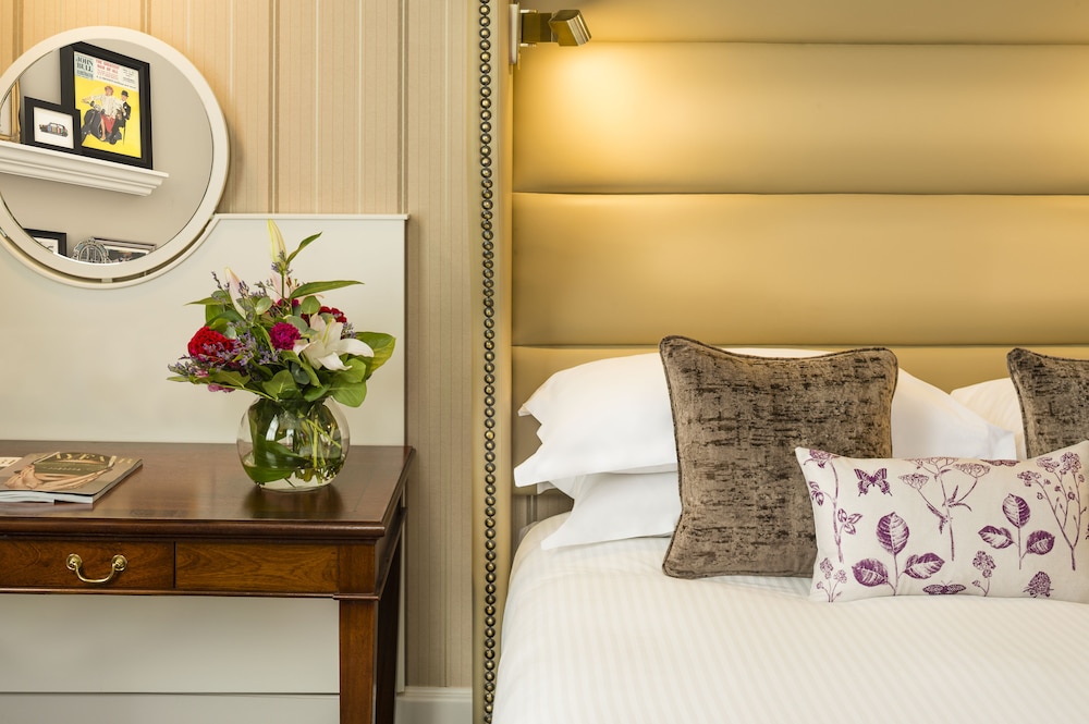 Room, Semi Double Bed, The Baileys Hotel London 3/4