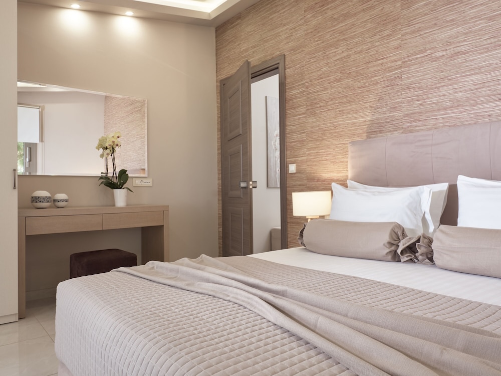 Koukounaria Hotel And Suites 15/74