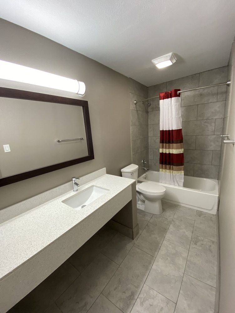 Red Roof Inn & Suites Denton 21/30