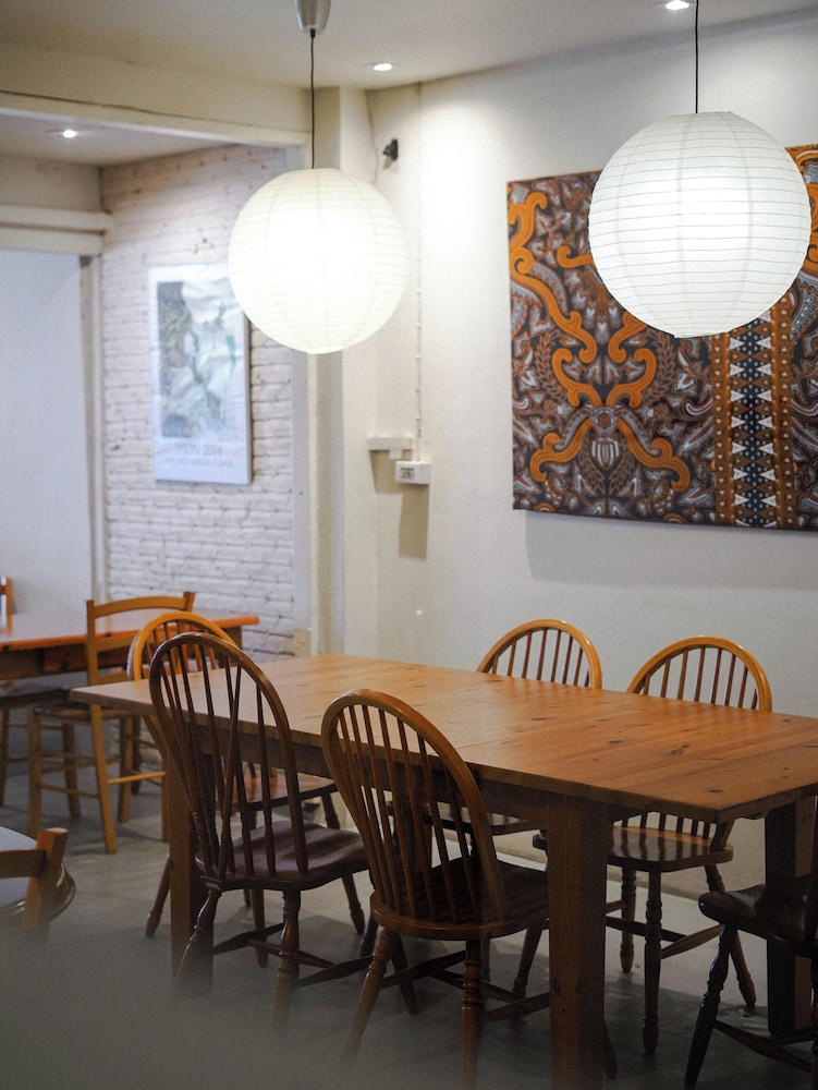 The Goose Cafe & Hostel 34/38