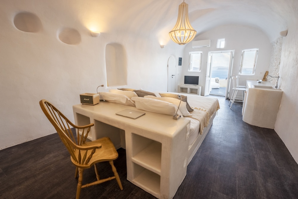 Canvas Suites 34/50