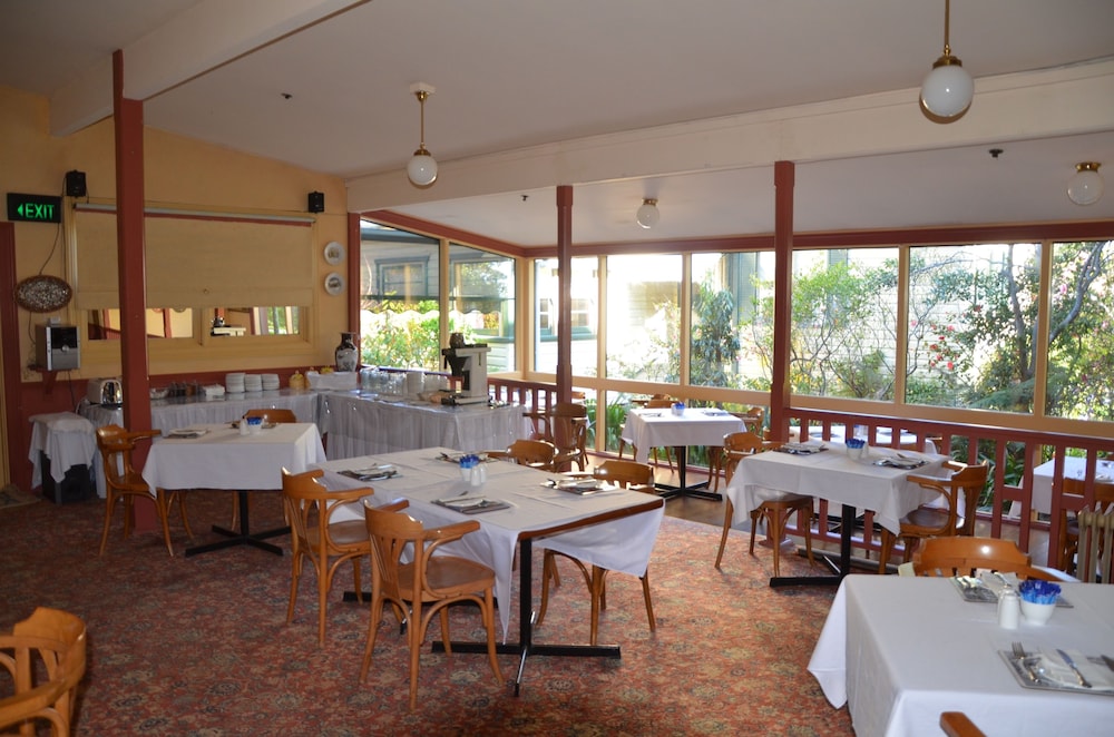 LEURA HOUSE 52/65