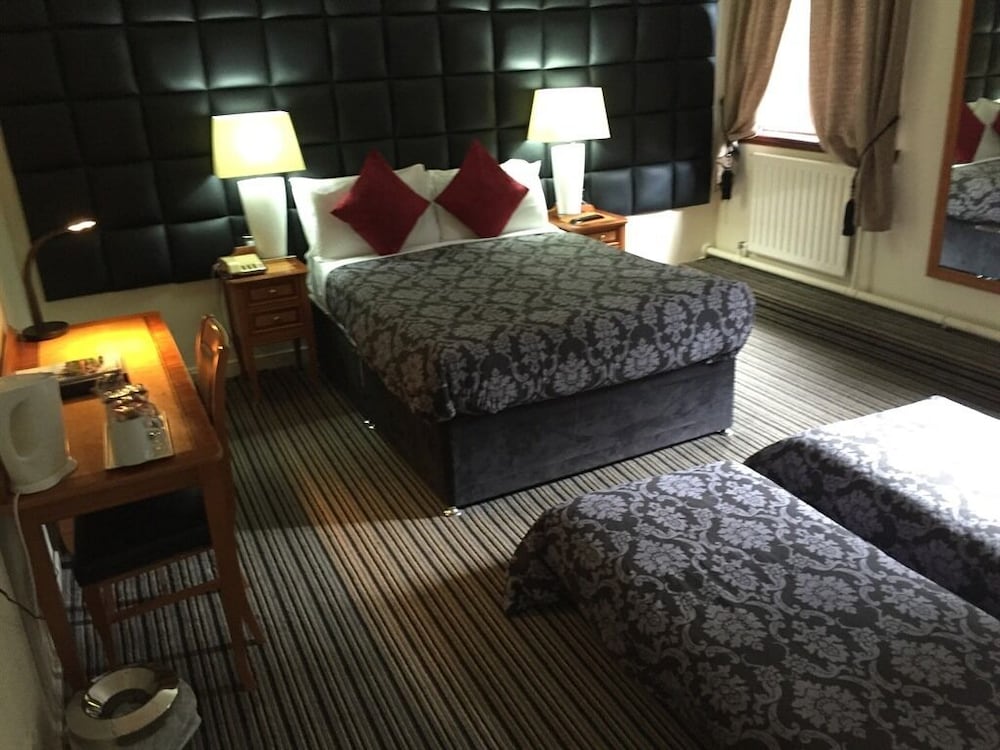 Kings Park Hotel 13/56