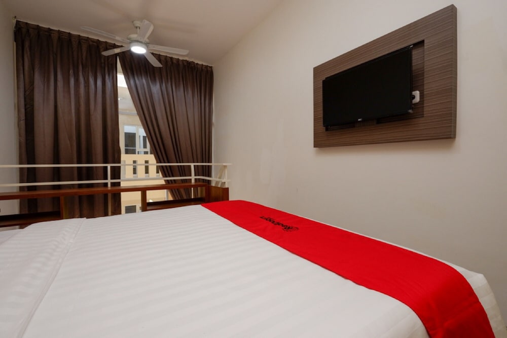 Reddoorz Plus Near Paragon Mall Semarang 13/33