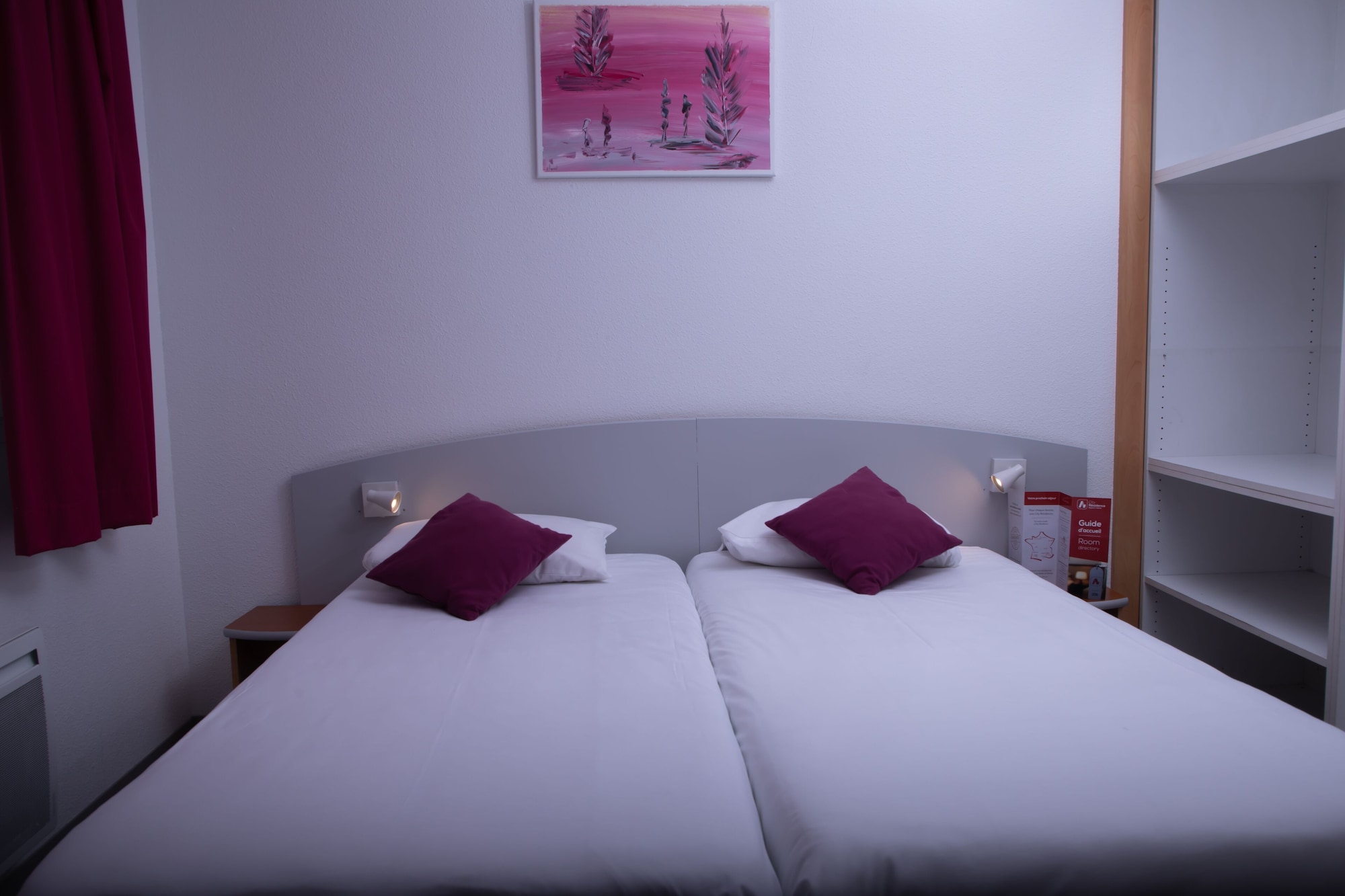 STUDIO, TWIN BEDS