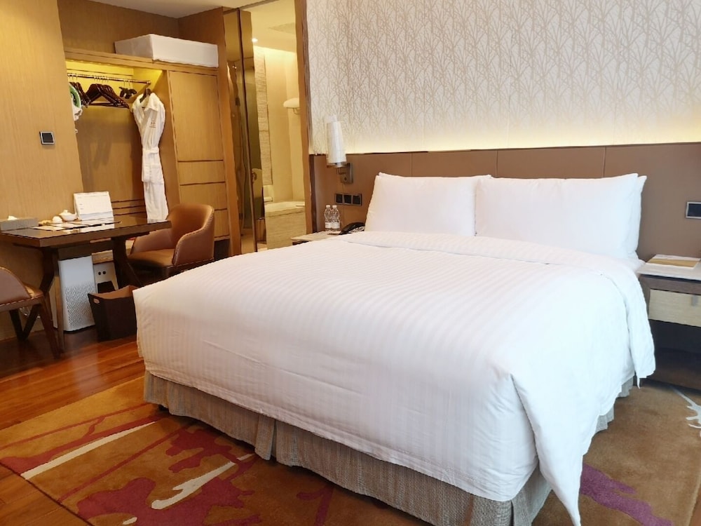 The Oct Harbour Shenzhen Marriott Executive Apartments 14/38