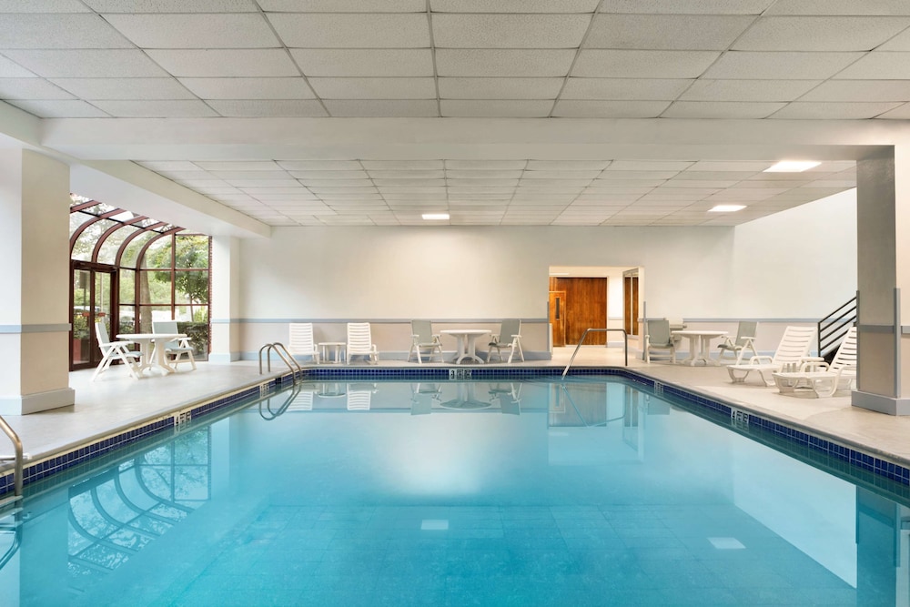DoubleTree by Hilton New York LaGuardia Airport 17/54