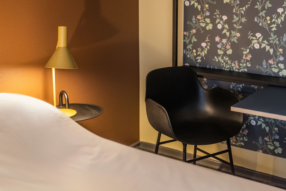 Pier 5 Hotel 36/64