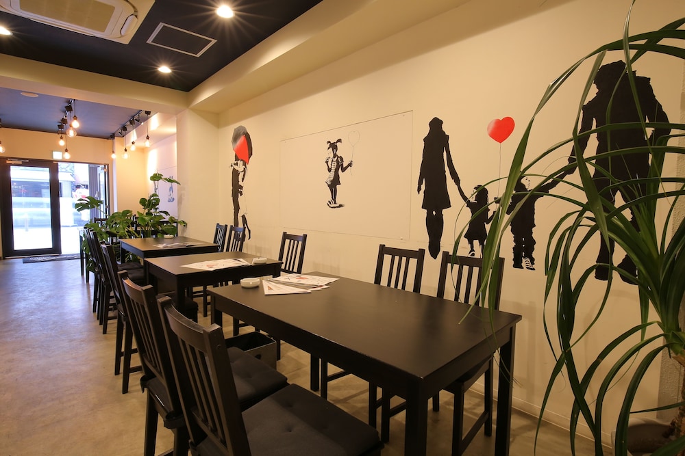 Roots Hostel 48/59
