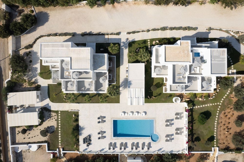 White Dunes Luxury Suites 2/50