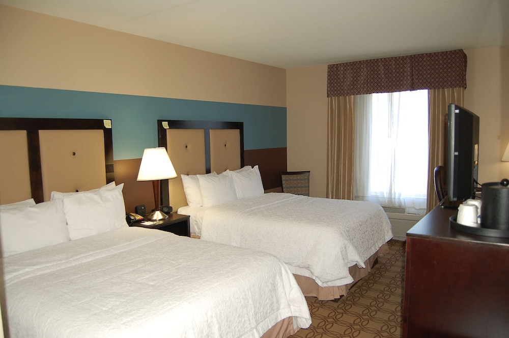 Hampton Inn and Suites Charlotte Airport 18/63