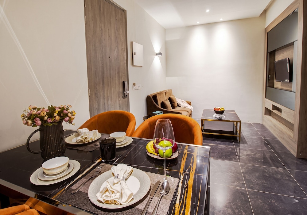 Rhythm Gurugram - Hotel & Suites 30/50