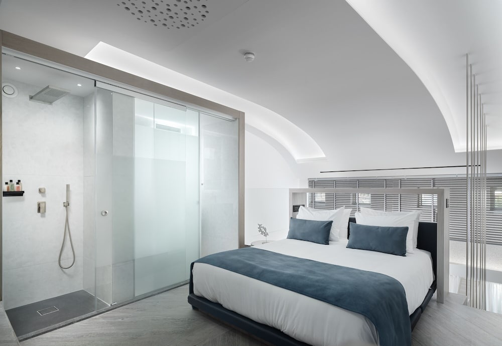 Maisonette, 1 King and 1 Single Beds, Sea View, Hot Tub