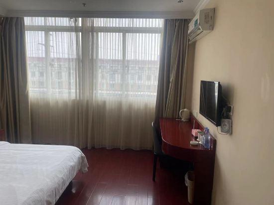 ROOM, DOUBLE BED