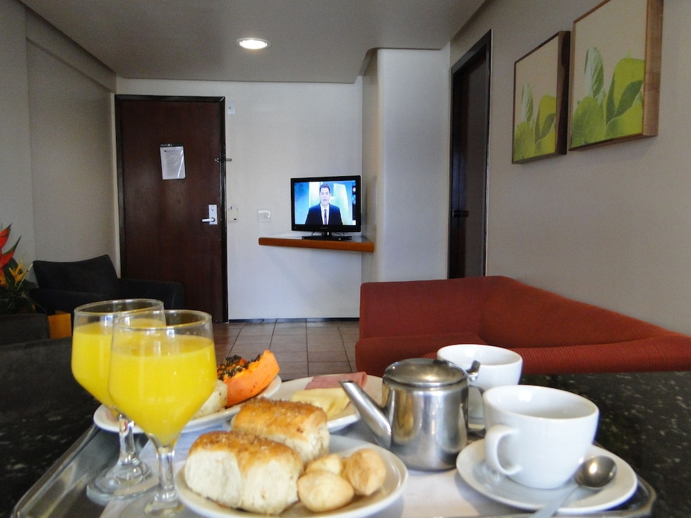 Plaza Praia Suites 69/75