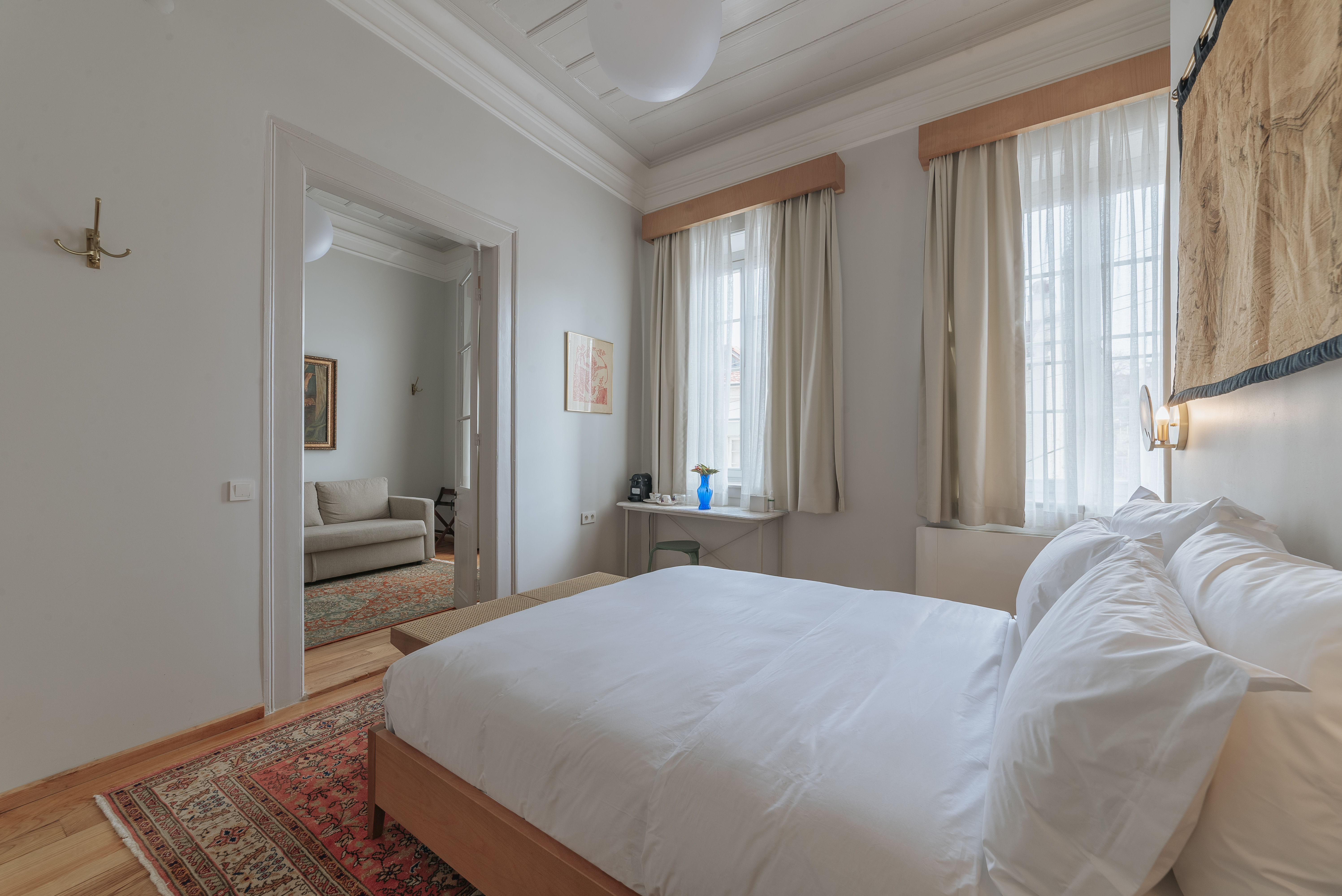 جناح بشرفة