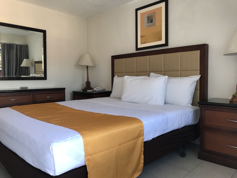 Hotel Guillen Jr 15/33