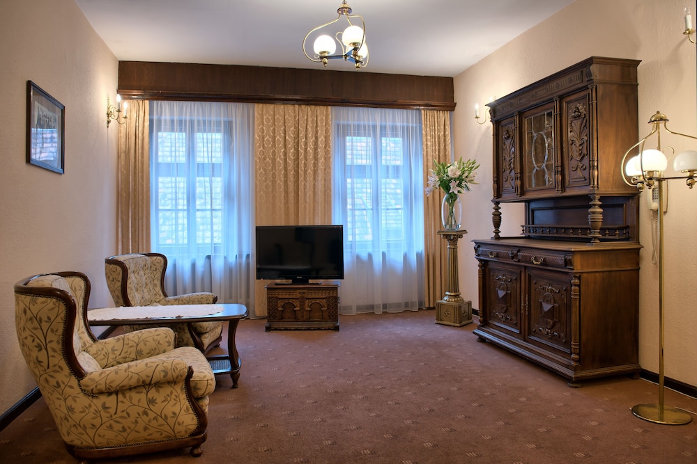 Dwor Polski Hotel 28/50