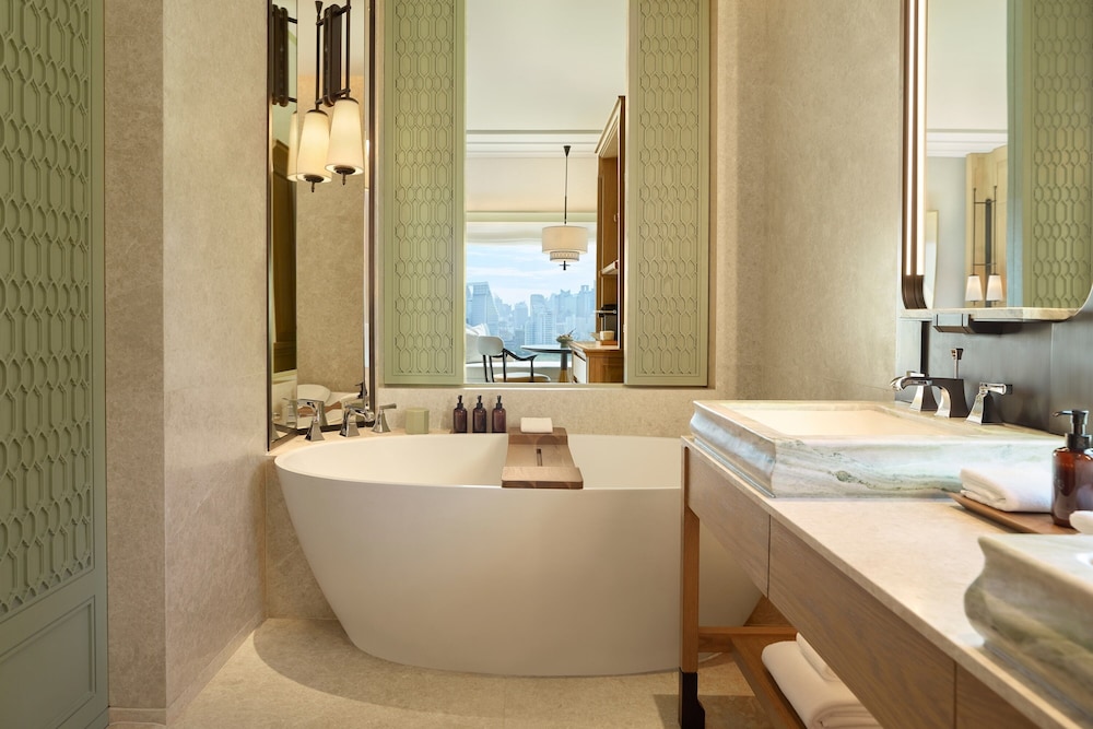 Dusit Thani Bangkok 57/58