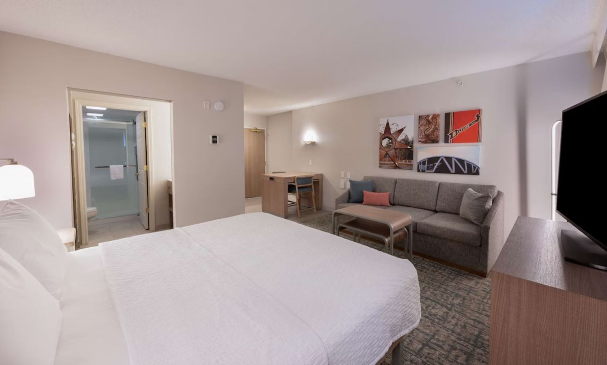 SUITE, KING OR QUEEN BED, LAUNDRY, ACCESSIBLE