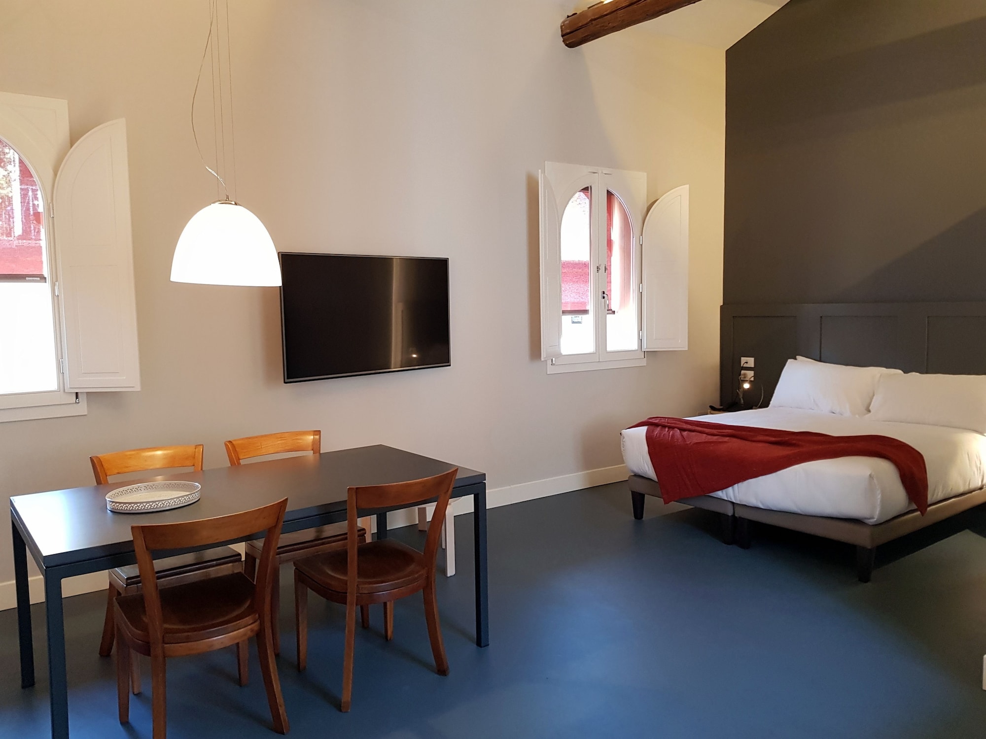 LUXURY, SUITE