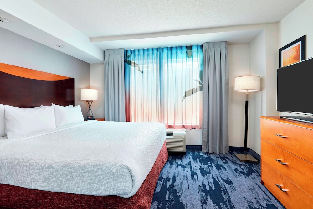 جناح بسرير كينج بمنطقة جلوس، Fairfield Inn And Suites Indianapolis Downtown 2/5