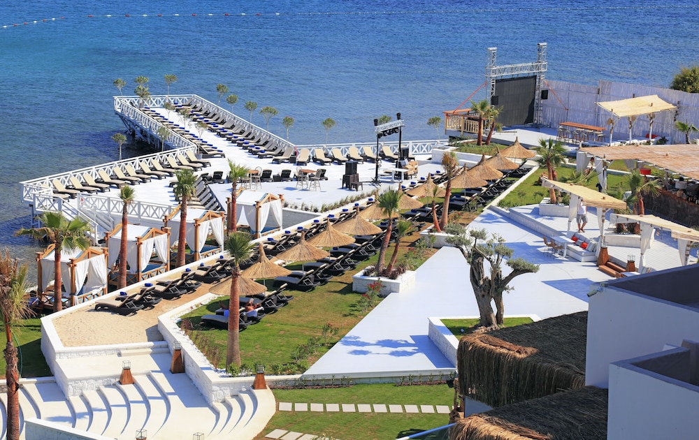 Design Plus Seya Beach Hotel 63/67