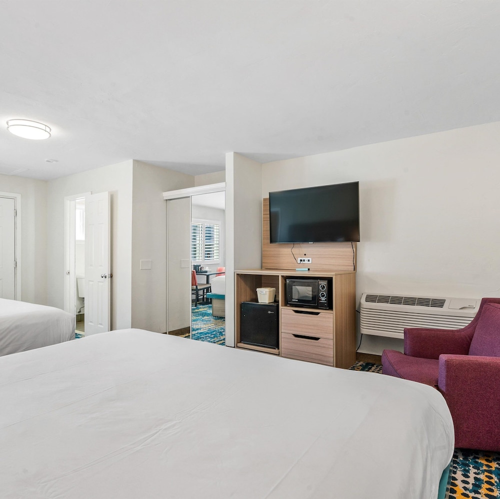 Pacific Shores Inn 31/56