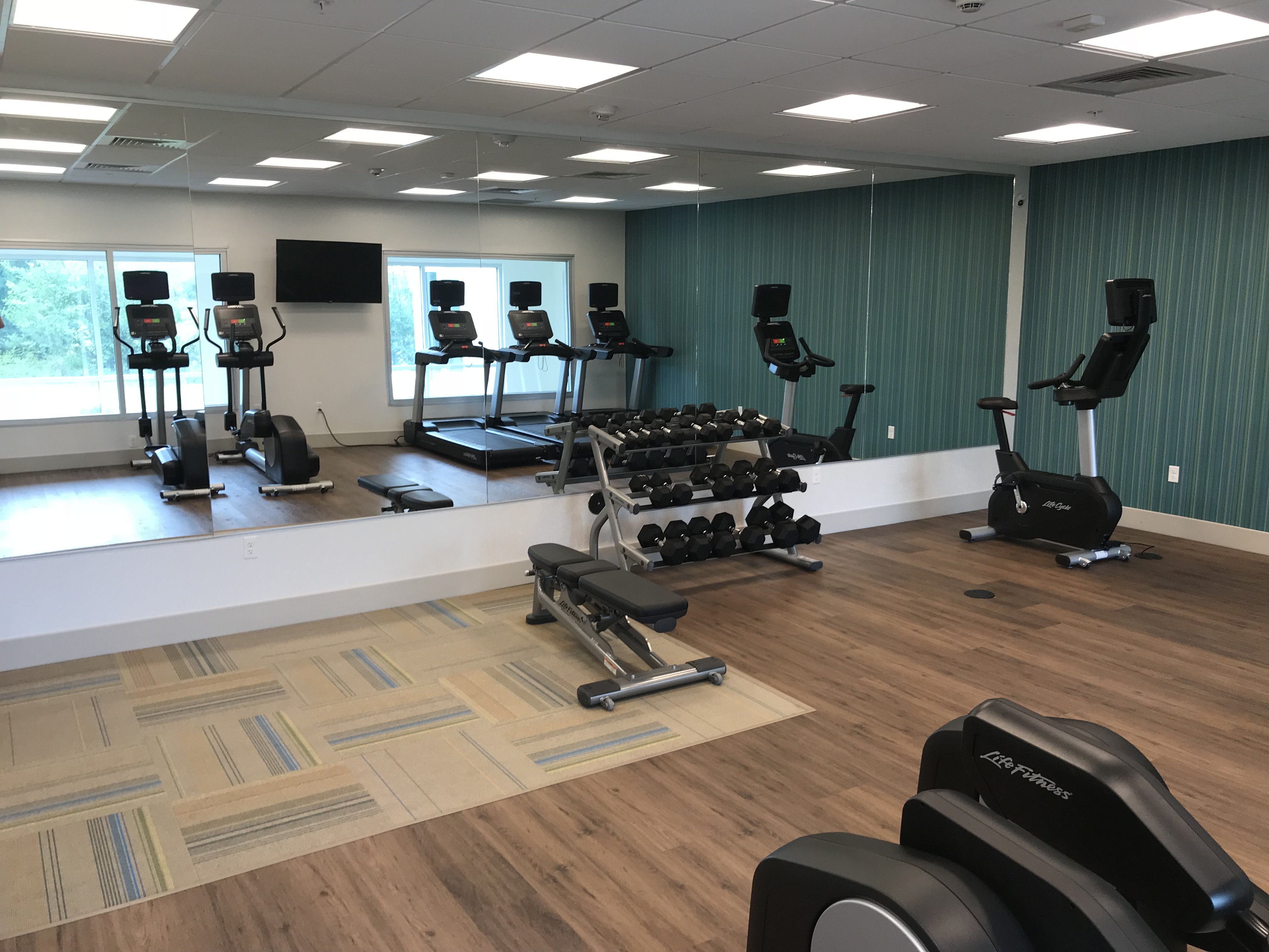 HOLIDAY INN EXPRESS & SUITES HANNIBAL - MEDICAL CENTER 34/53