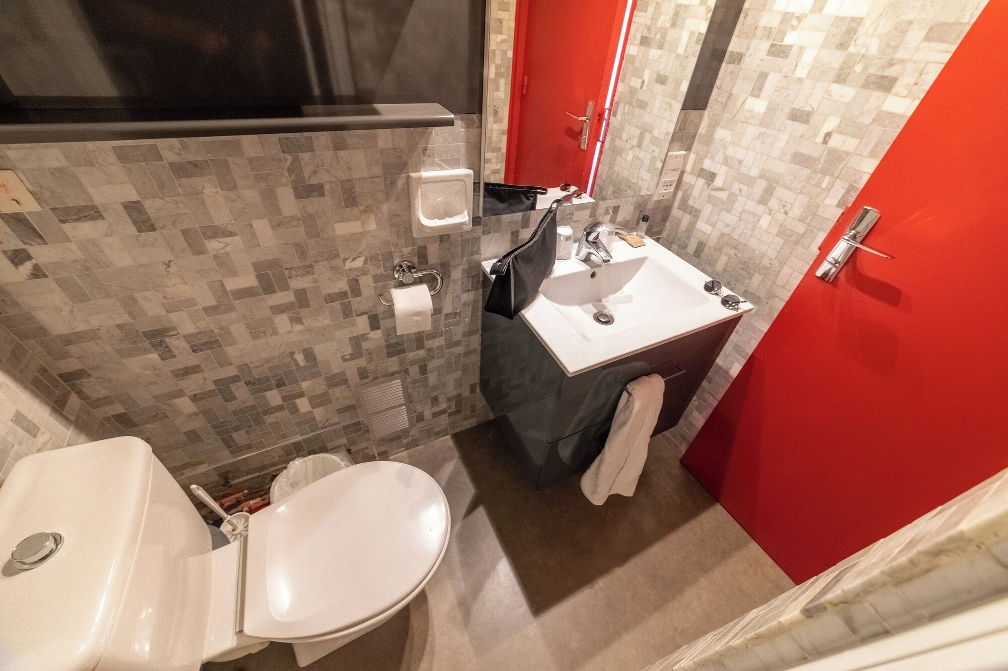 1 BEDROOM, SINGLE