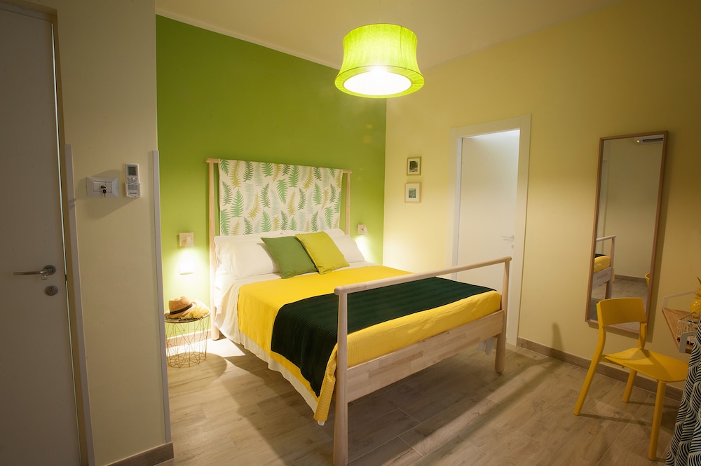SUPERIOR, KING BED, CITY VIEW, PRIVATE BATHROOM