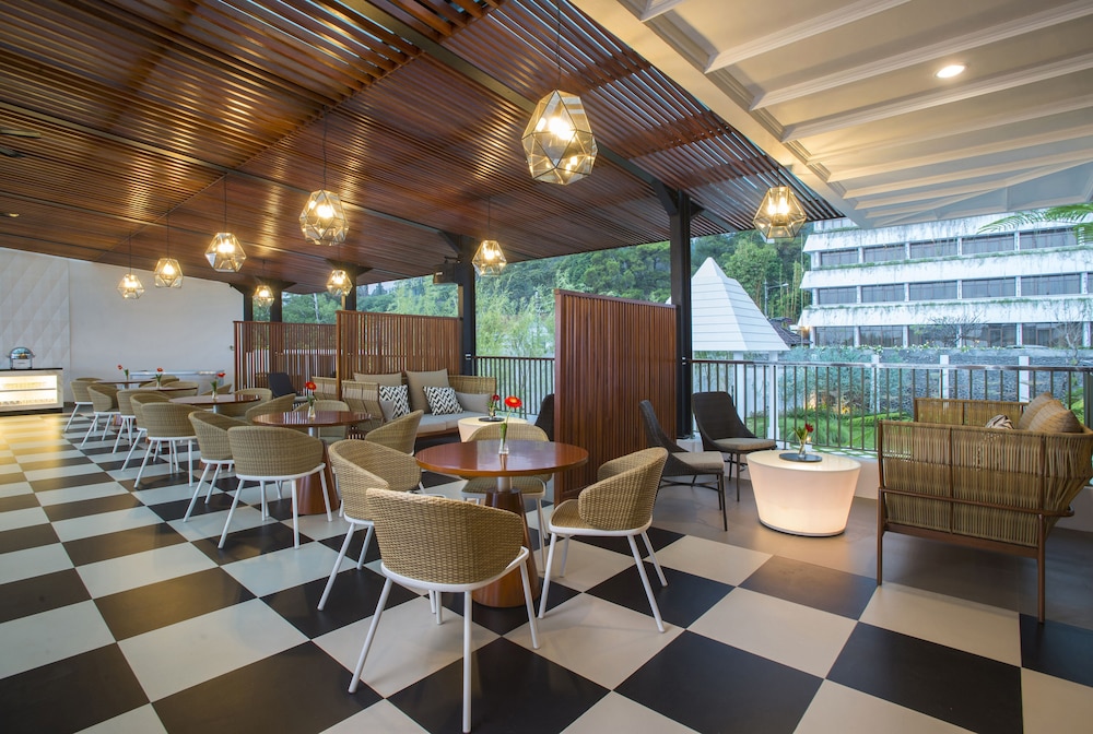 Surya Hotel Cottages Prigen 26/52