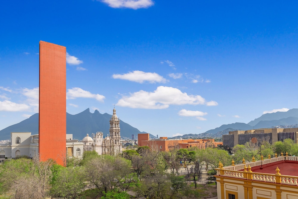 Hotel Monterrey Macroplaza 59/60