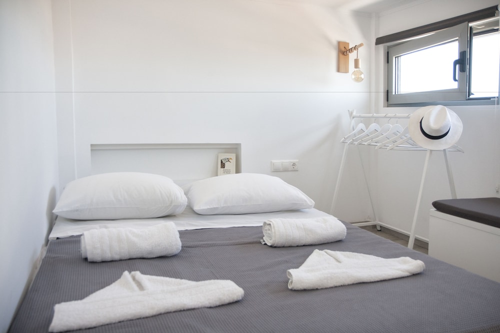 STUDIO, DOUBLE BED