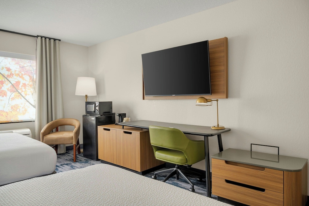 Fairfield Inn And Suites Bloomington 63/66