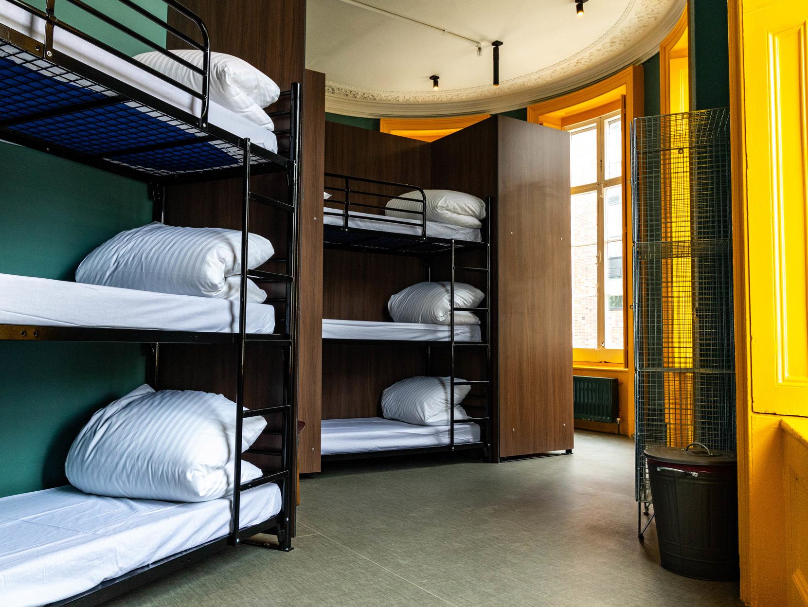 Mixed Dorm, 12 Beds, Shared Bathroom