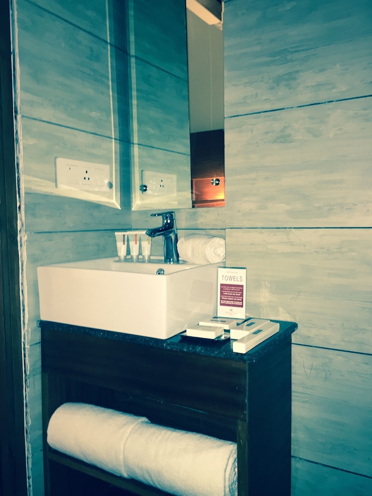 Mint Hotel Premia 8/36