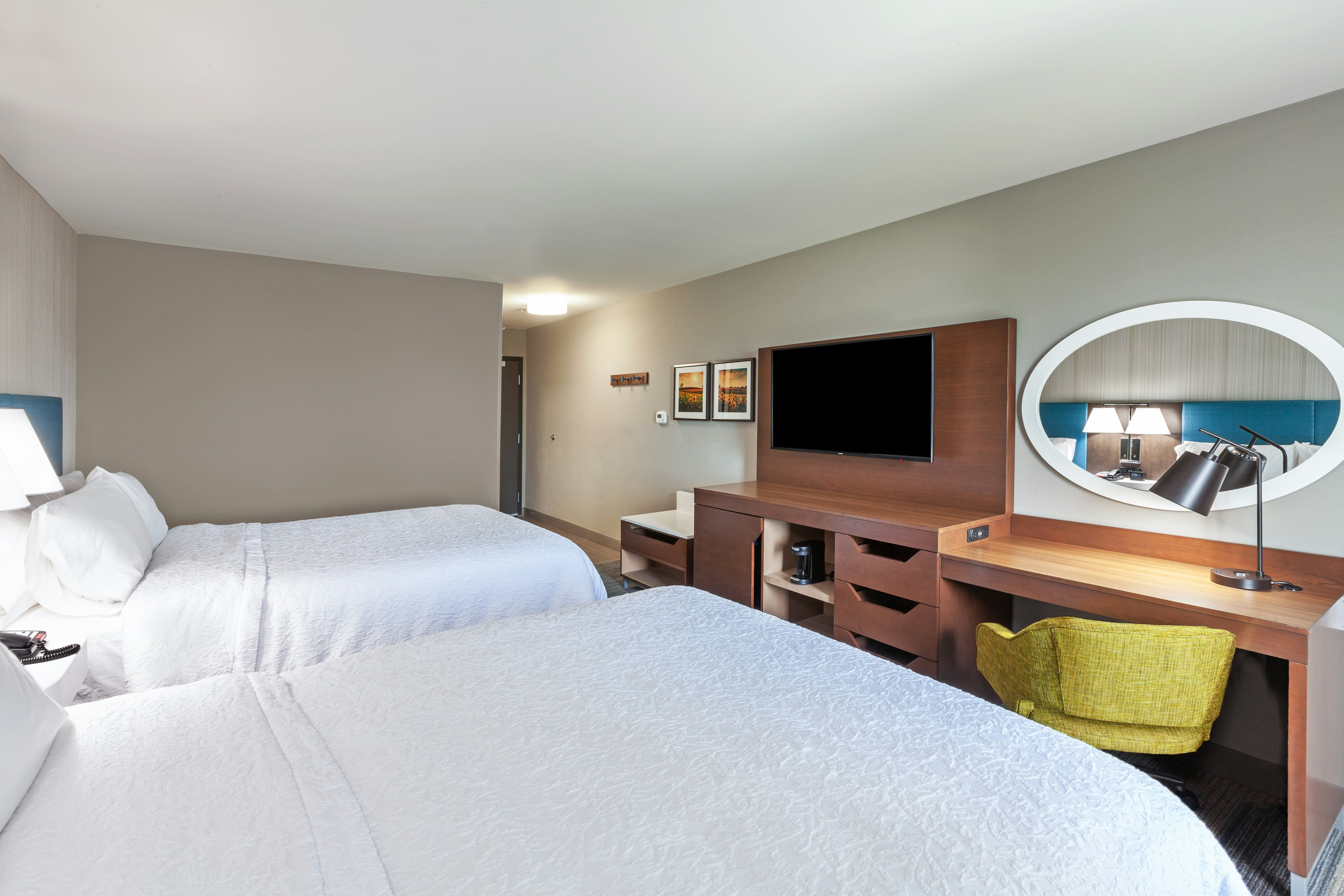 غرفة بسريرين كوين، Hampton Inn Gardner Conference Center 2/4