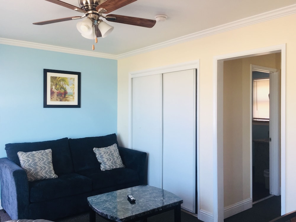DOLPHIN COVE MOTEL 40/69