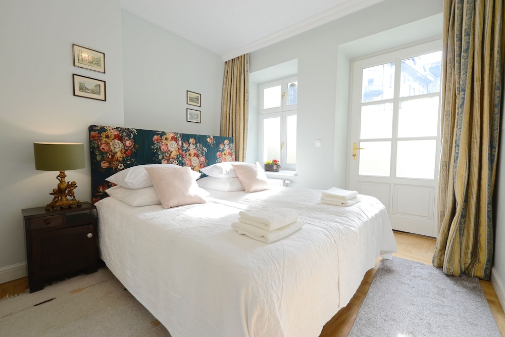 CRYSTAL SUITES CHEZ HELENA 24/64