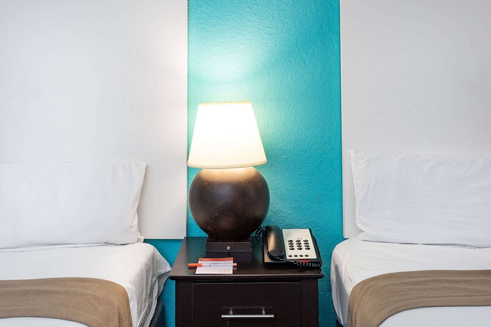 Howard Johnson by Wyndham Houston Hobby Airport 32/61
