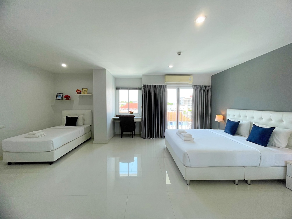 ROOM, TRIPLE