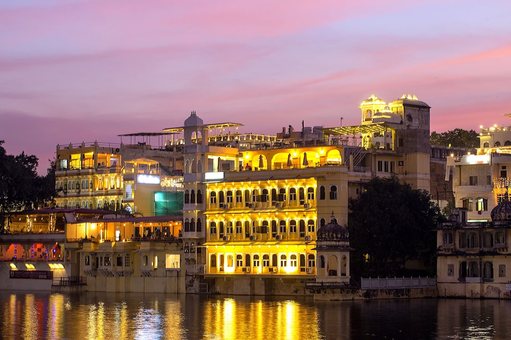 Hotel Sarovar 3/50
